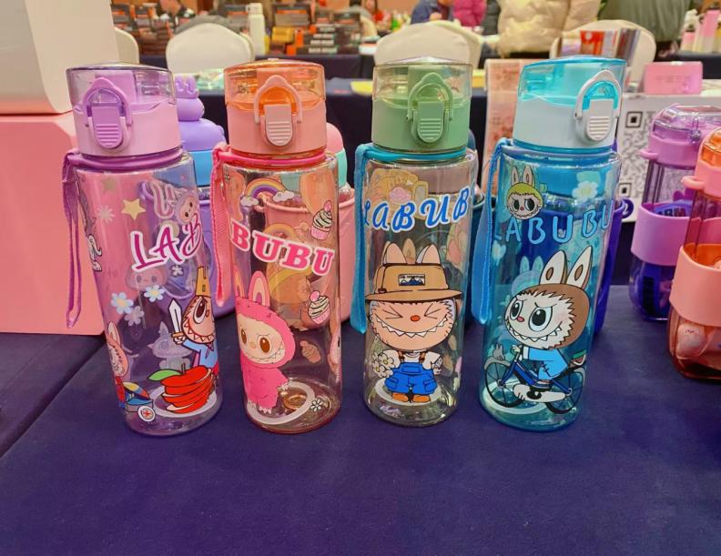 009814 Sticla apa 700ml