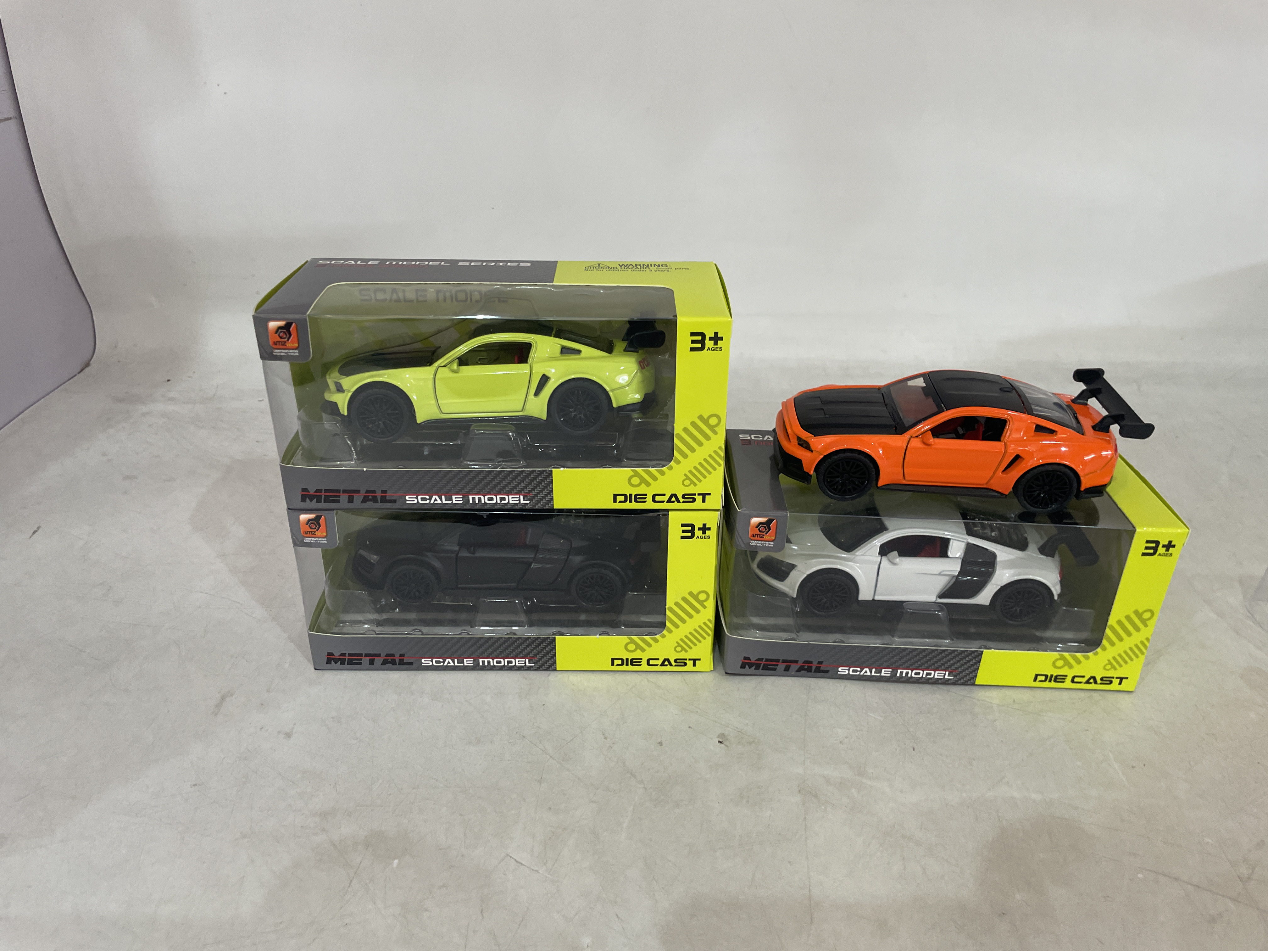 009181 Masina 1:36 din metal cu sunet si lumini