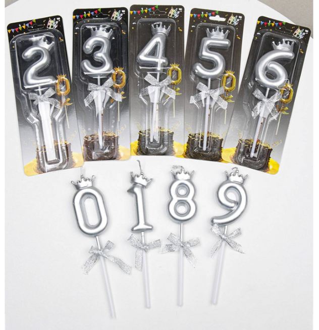 001435 Lumanare argintie cifra 8 cu coronita